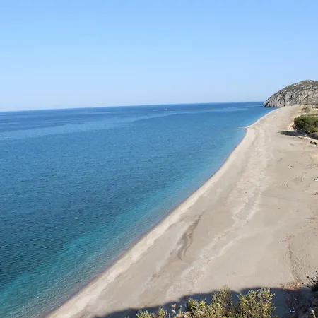 Melilofos Ground Floor Poolside Apartment Agia Thekla