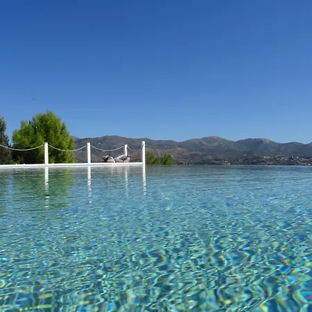 Appartement Melilofos Ground Floor Poolside