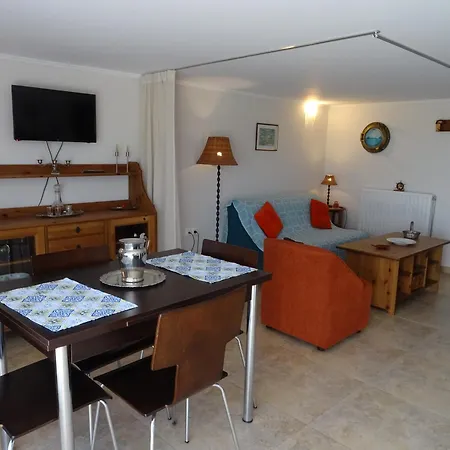 Melilofos Ground Floor Poolside Apartment *