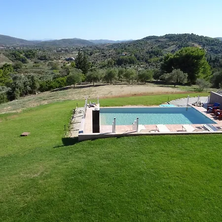 Melilofos Ground Floor Poolside Apartment *